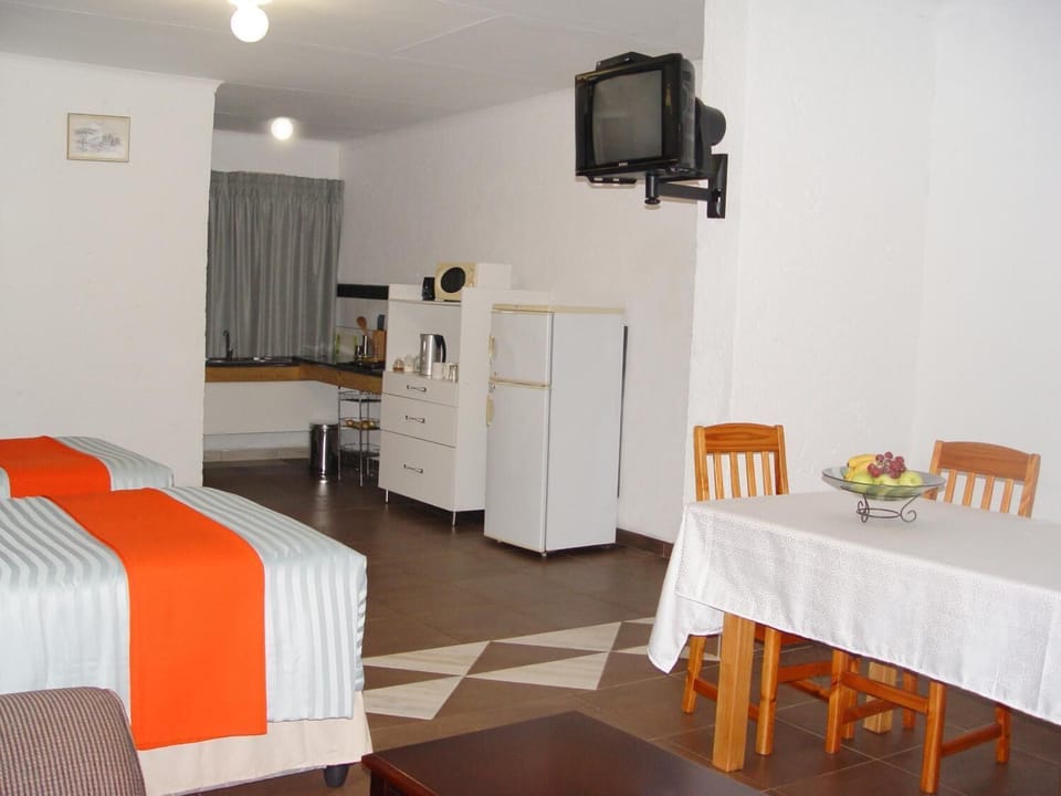 In-room safe, WiFi (free)