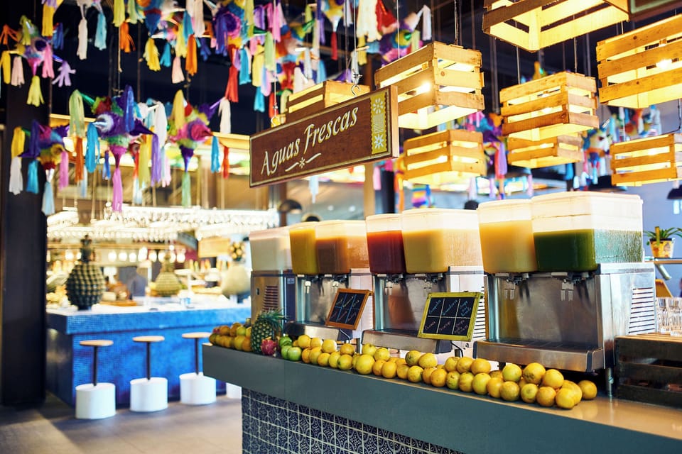 20 restaurants; breakfast, lunch, and dinner served