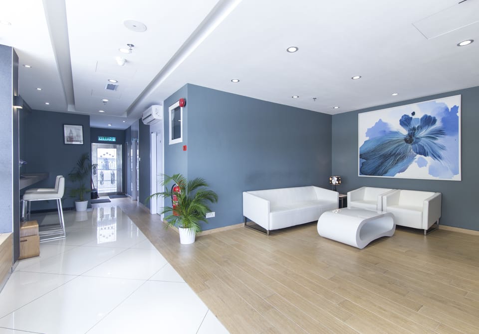 Lobby lounge