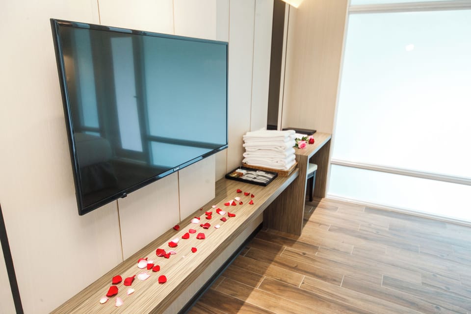 Accessible Quadruple Room (With hotspring) | Individually furnished, blackout drapes, free WiFi