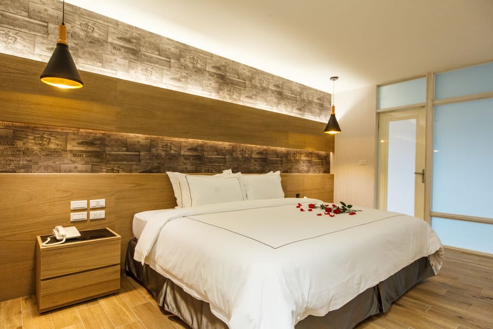 Standard Double Room (With hotspring) | Individually furnished, blackout drapes, free WiFi