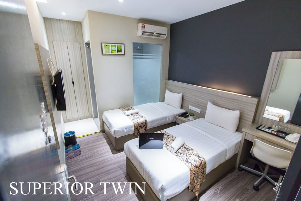 Superior Twin Single | Desk, iron/ironing board (on request), WiFi (free)