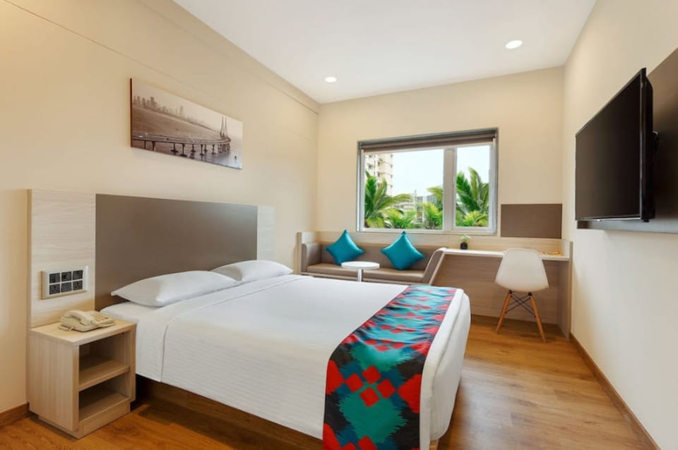 In-room safe, desk, soundproofing, WiFi (free)