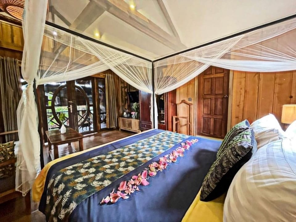 Two-Bedroom Villa | Minibar, in-room safe, desk, blackout drapes