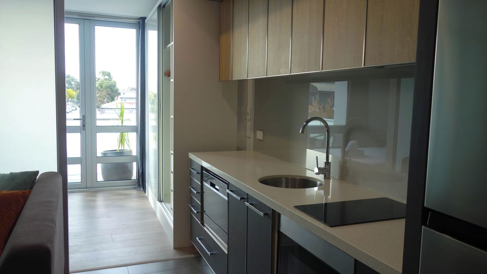 Full-size fridge, microwave, stovetop, dishwasher