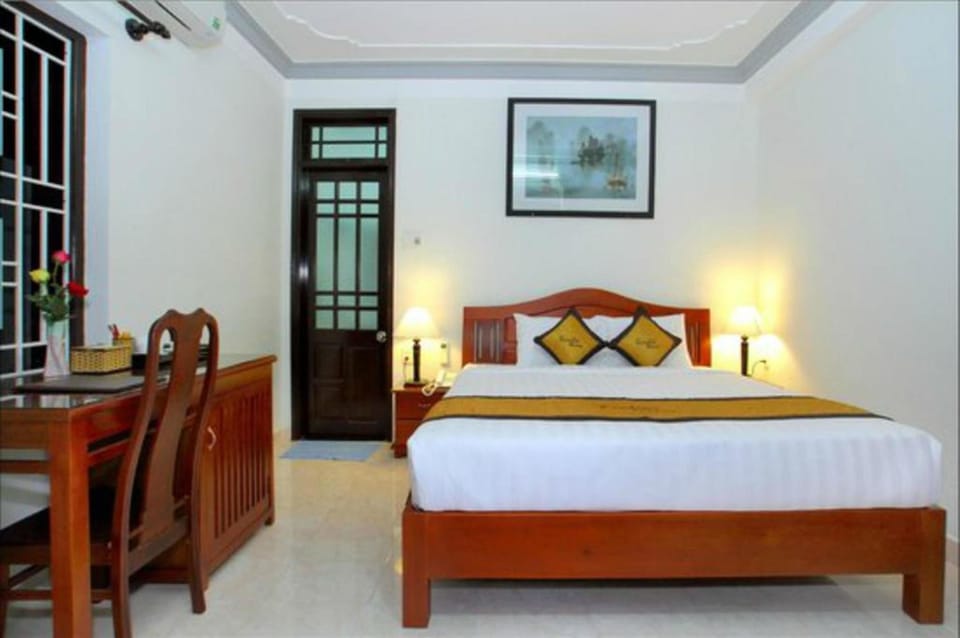 Standard Room | In-room safe, desk, free WiFi