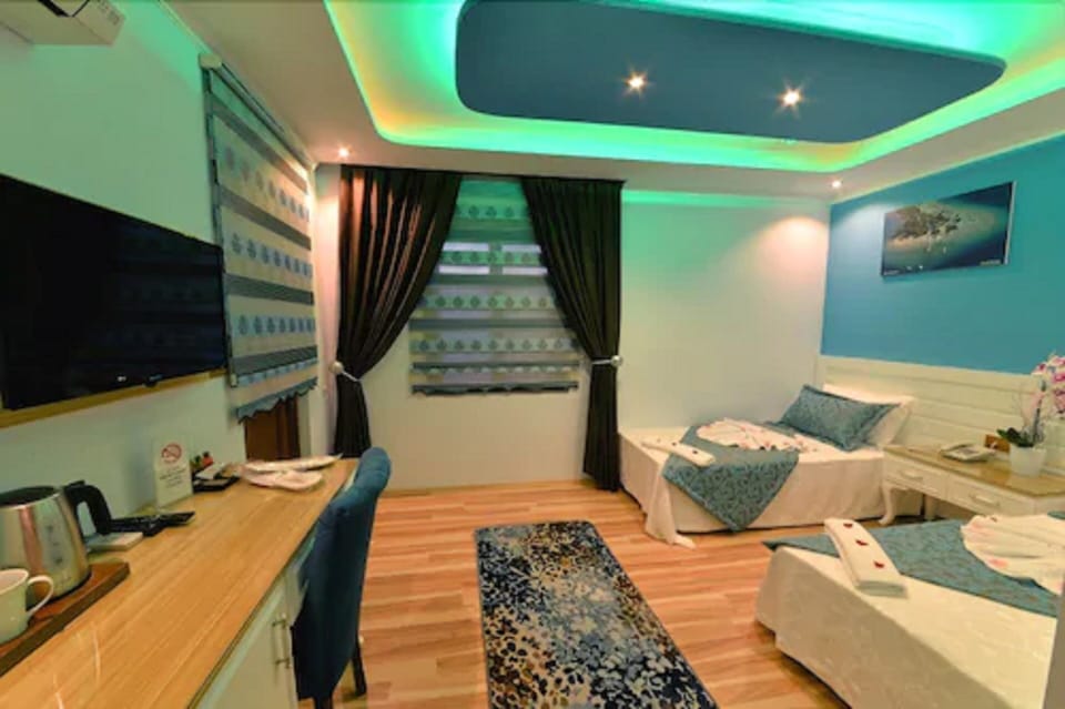 Twin Room | Minibar, desk, soundproofing, cribs/infant beds