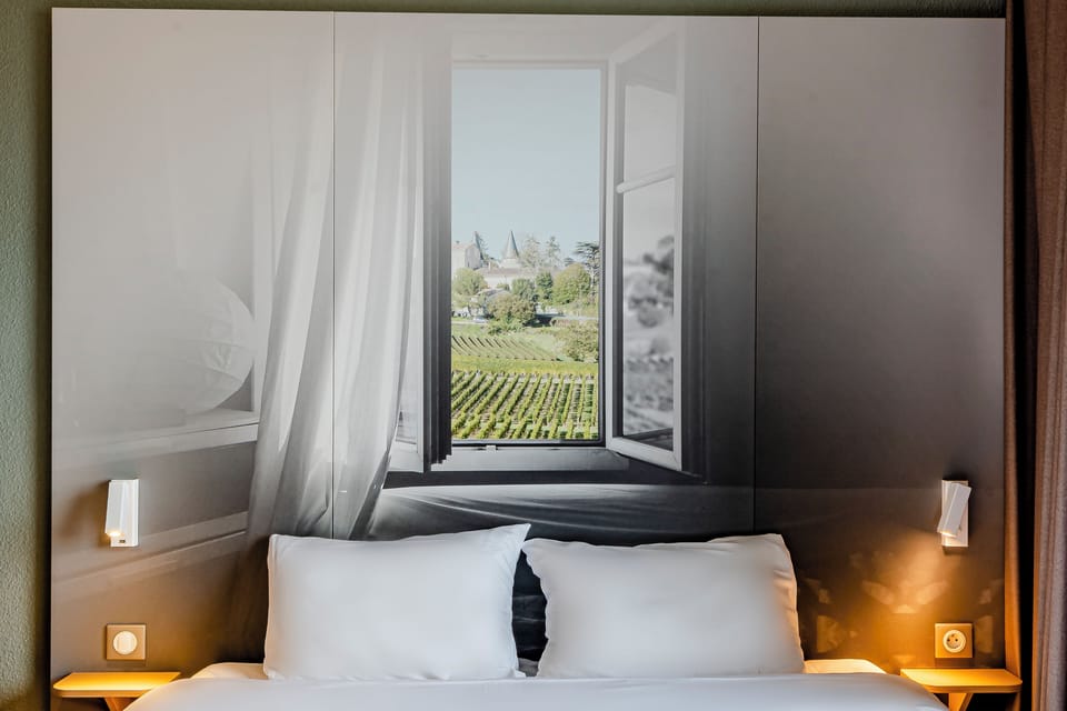 Double Room, Non Smoking | Desk, laptop workspace, blackout drapes, soundproofing