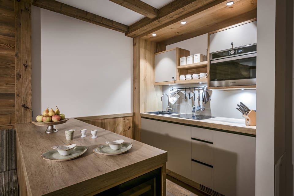 Oven, dishwasher, toaster, cookware/dishes/utensils