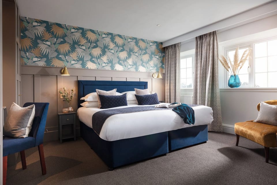 Signature Double or Twin Room (1) | Desk, free WiFi, bed sheets