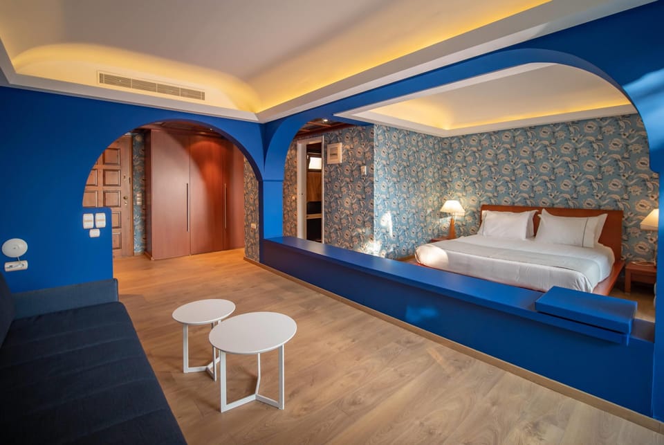 Junior Suite, Garden View (Premium) | Minibar, in-room safe, desk, soundproofing