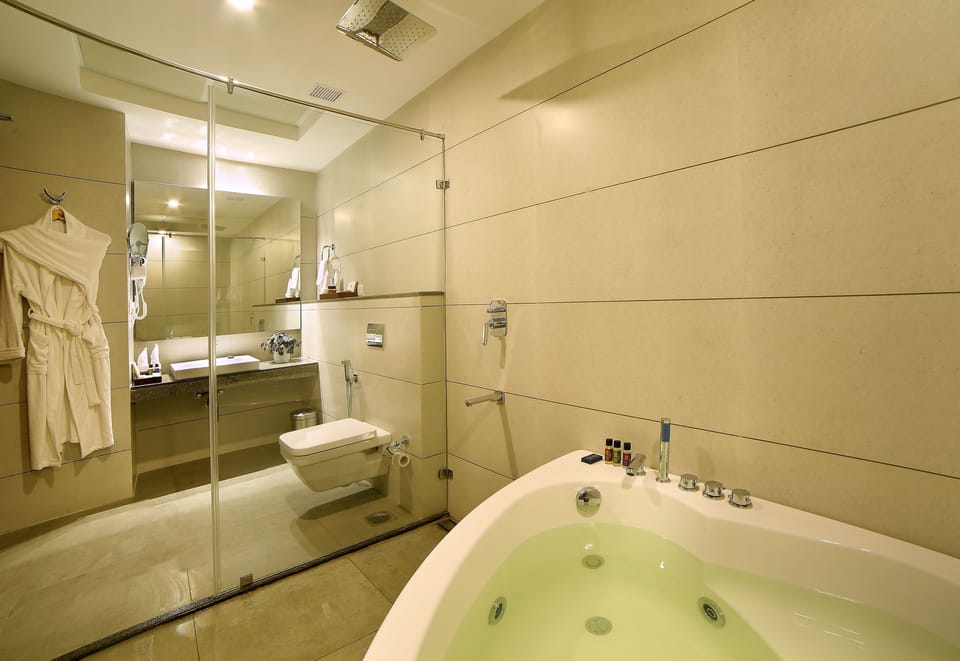 Blanket Valley club  | Bathroom | Free toiletries, hair dryer, slippers, bidet