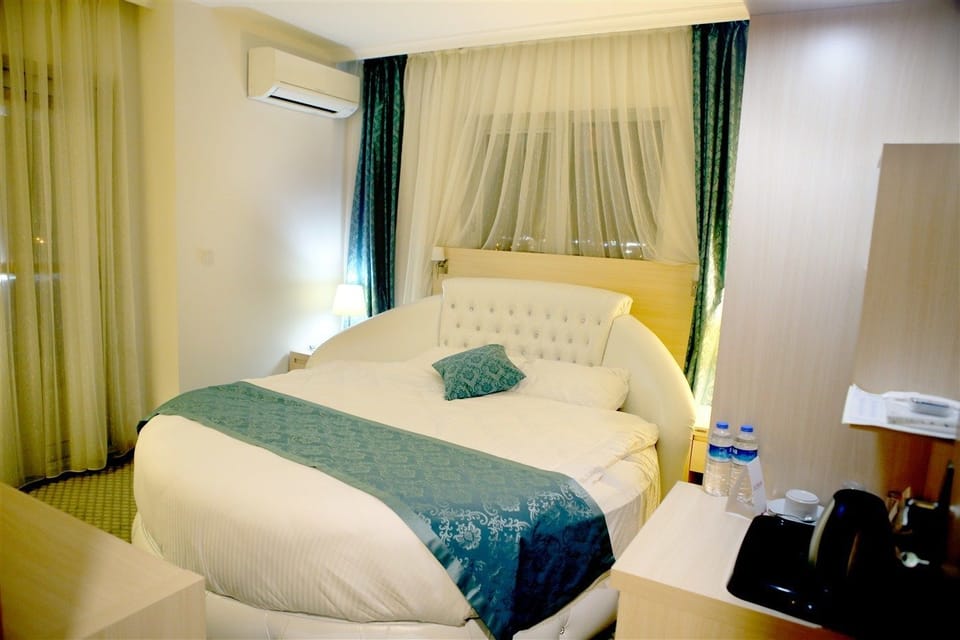 Classic Suite, City View | Premium bedding, free minibar items, in-room safe, desk