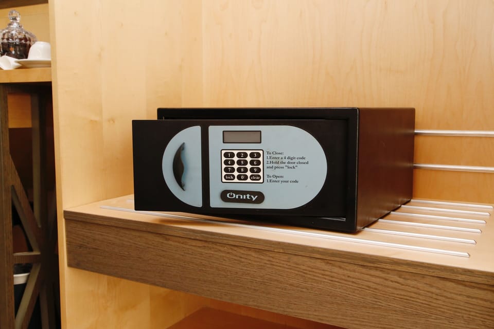 Hypo-allergenic bedding available, in-room safe, soundproofing