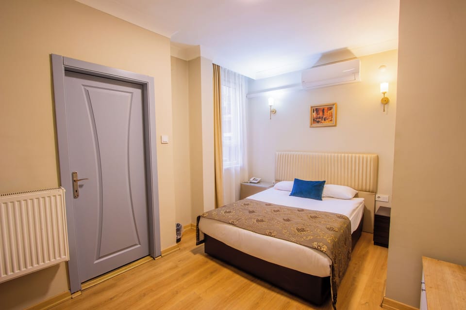 Economy Double Room | Minibar, in-room safe, desk, laptop workspace