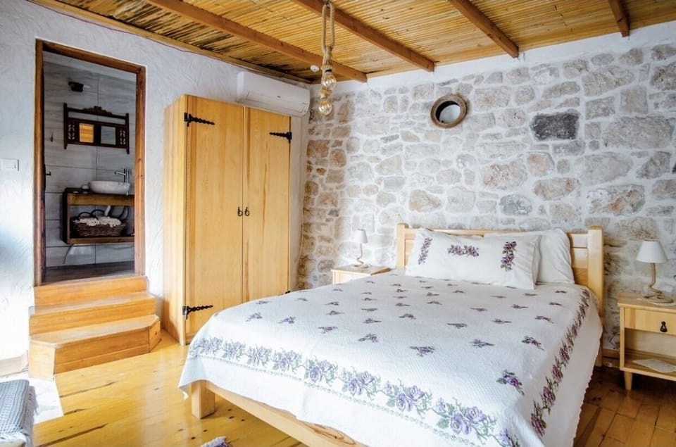 Superior Double Room, Garden View | Iron/ironing board, free WiFi