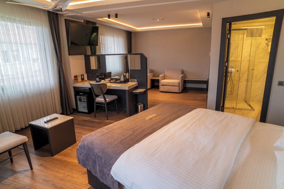 Deluxe Room | Desk, soundproofing, free WiFi, bed sheets