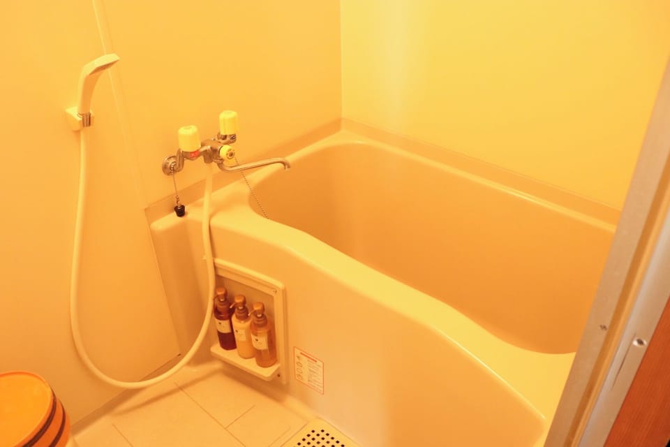 Japanese-style room with 10 tatami mats and bath | Bathroom | Slippers, bidet, towels, toilet paper