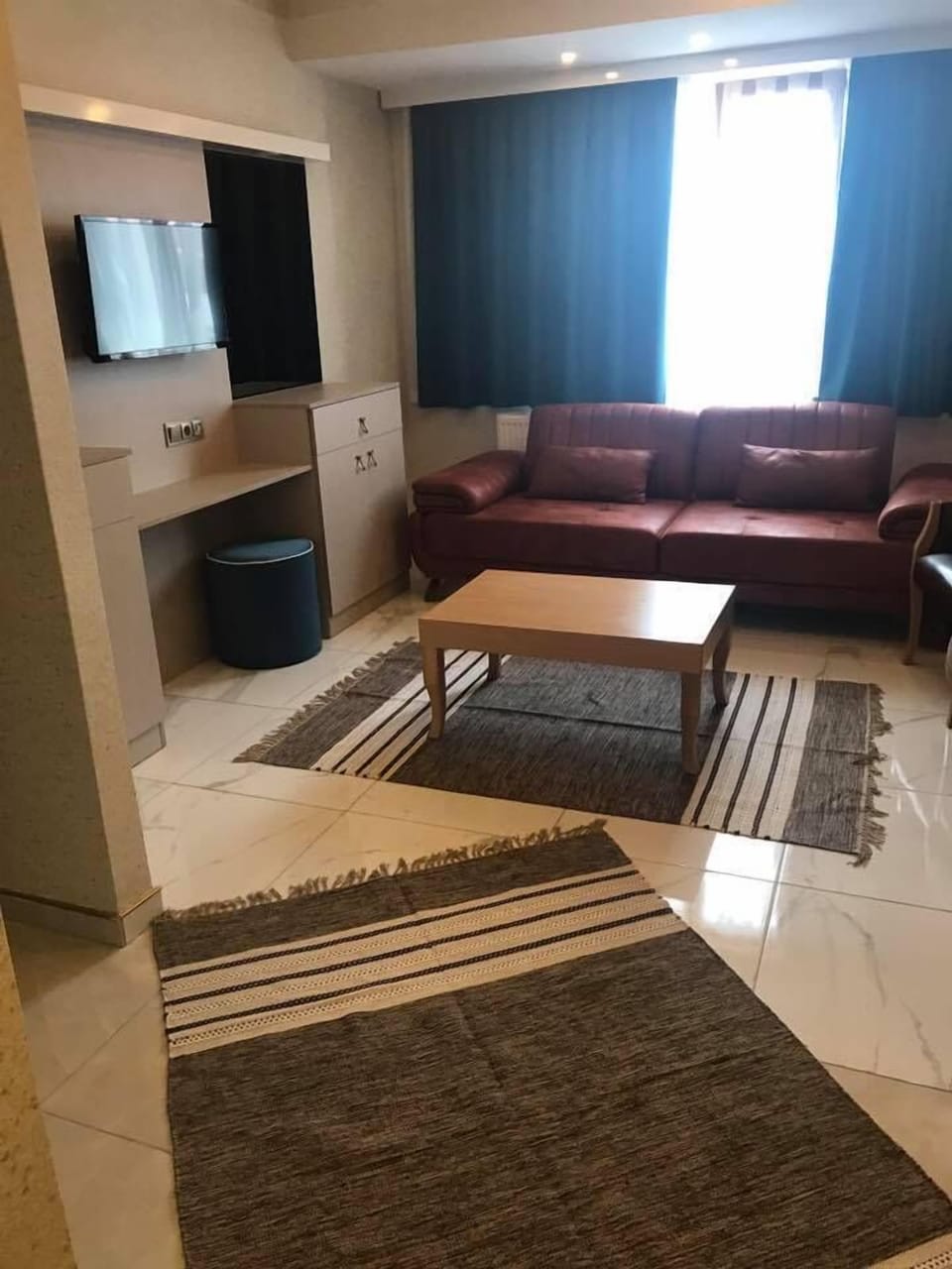 Suite | Living area | 102-cm LCD TV with satellite channels, TV
