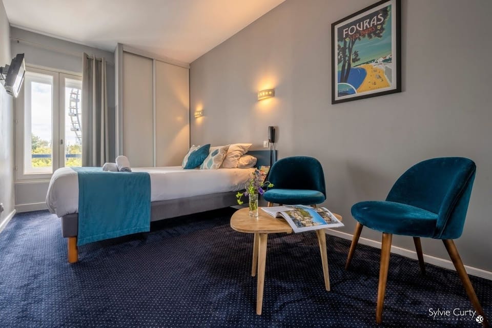 Comfort Room | Premium bedding, soundproofing, free WiFi, bed sheets