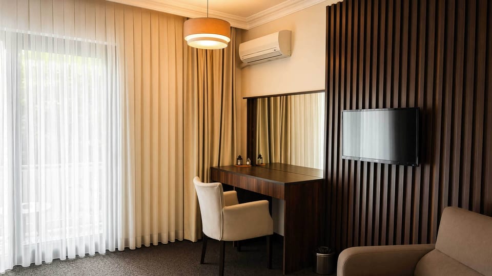Luxury Triple Room, Garden View | Egyptian cotton sheets, premium bedding, down comforters