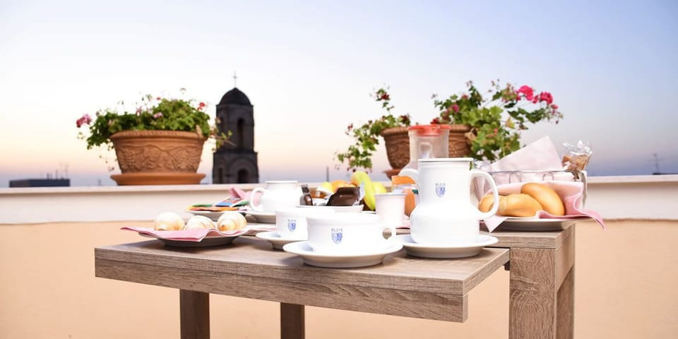 Continental breakfast for a fee on weekends