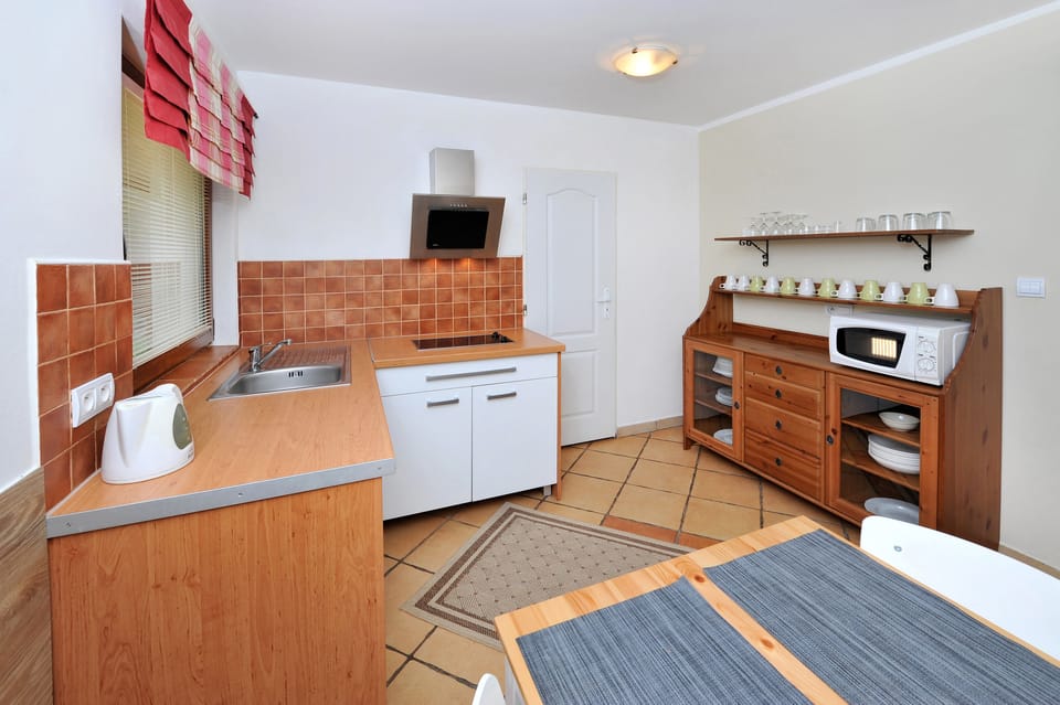 Classic House | Private kitchen | Fridge, microwave, stovetop, electric kettle
