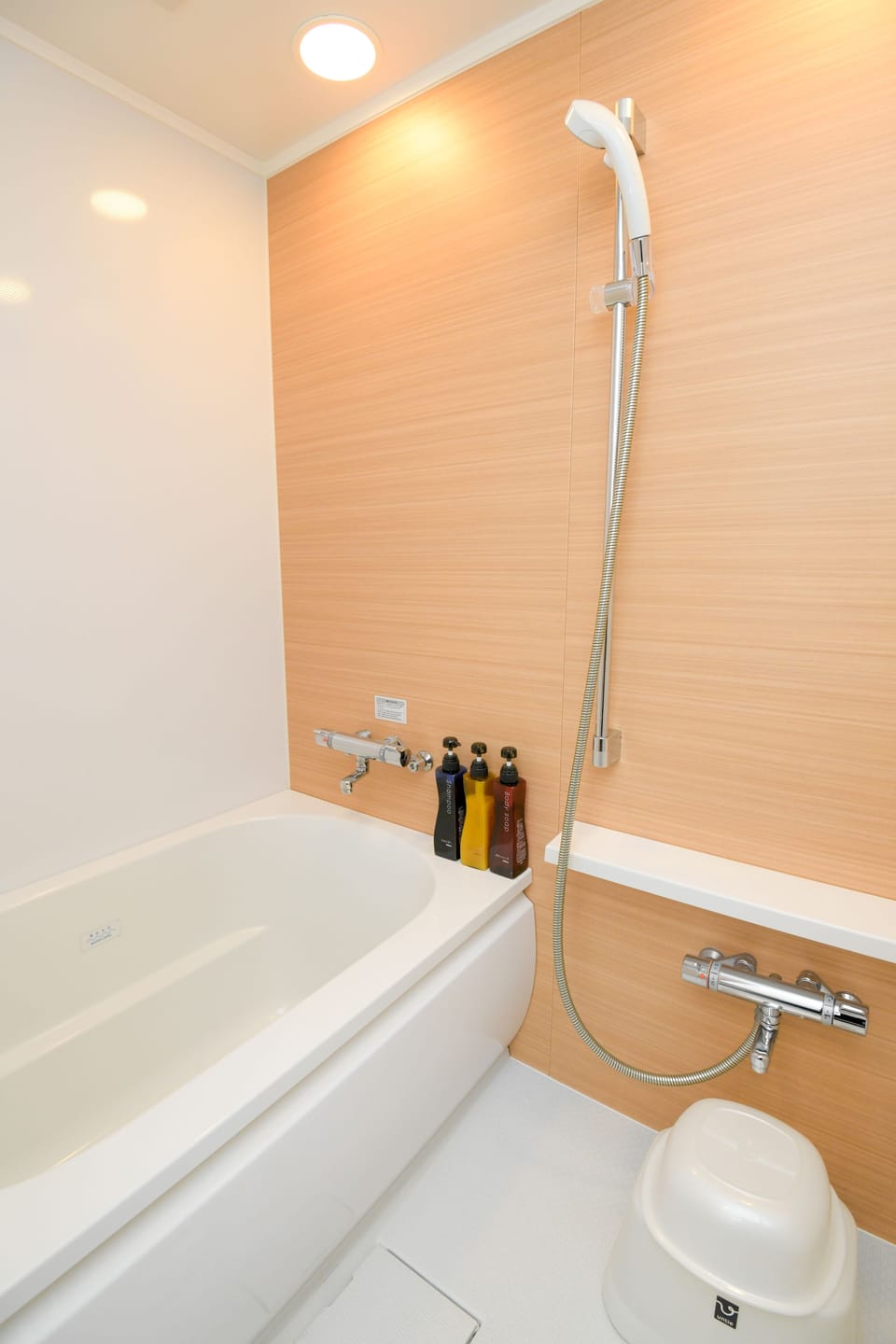 Twin Room, Non Smoking | Bathroom amenities | Combined shower/tub, eco-friendly toiletries, hair dryer, bathrobes