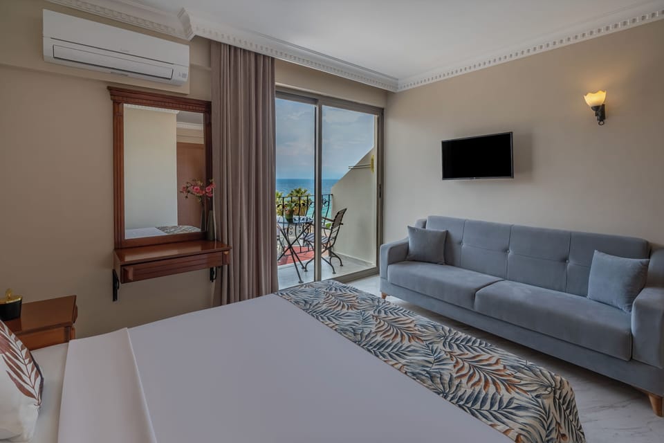 Standard Studio, 1 Bedroom, Sea View | Egyptian cotton sheets, premium bedding, memory foam beds, in-room safe