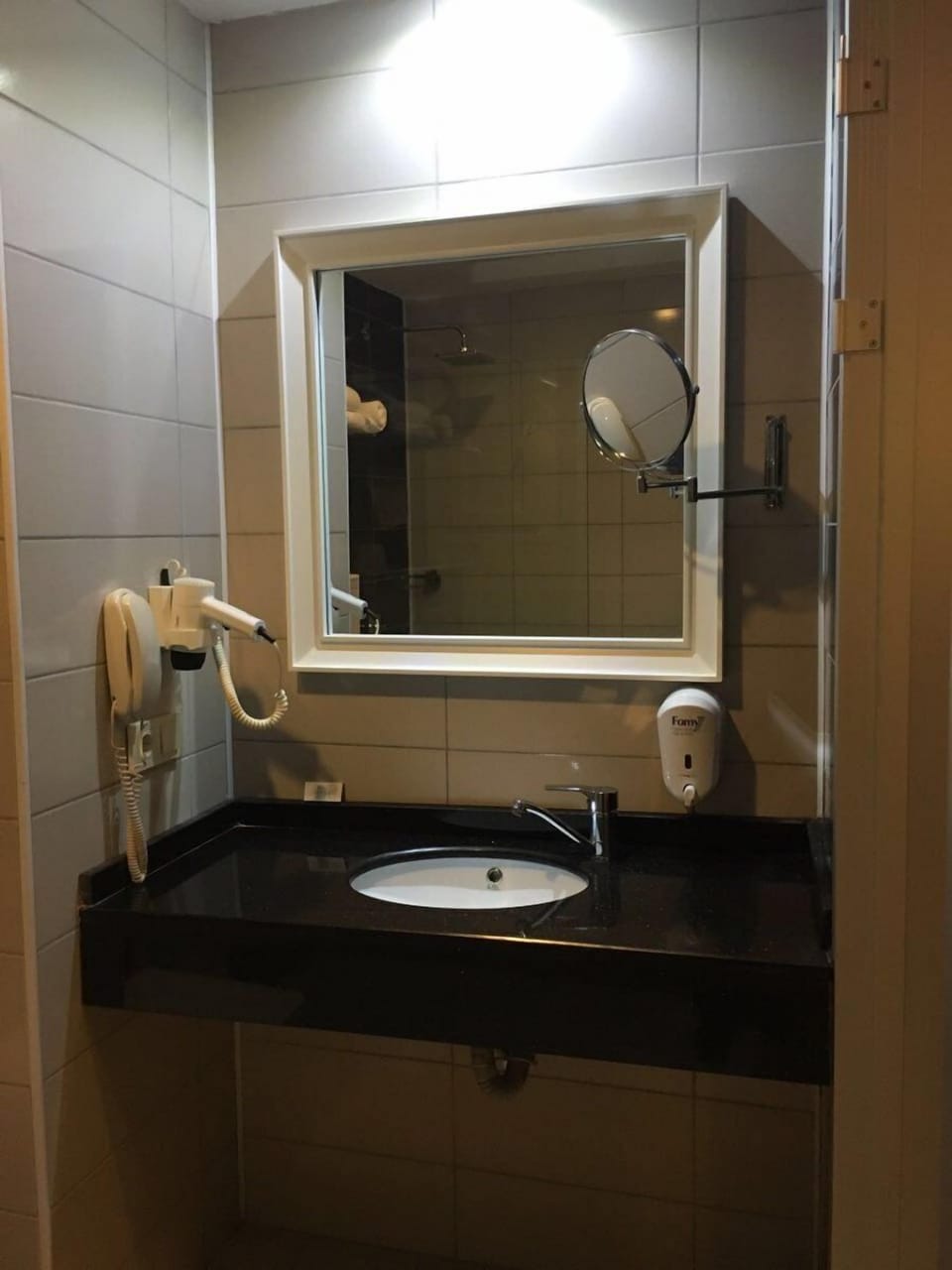 Bathroom sink