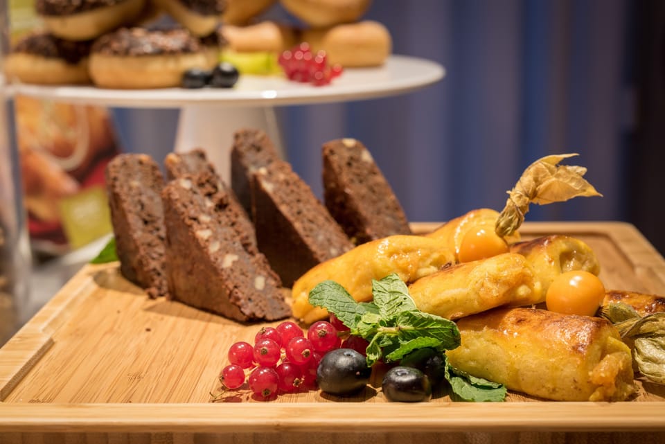 Daily buffet breakfast for a fee