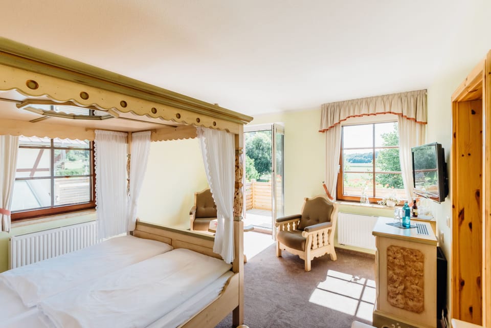 Double Room, Non Smoking, River View | In-room safe, desk, WiFi (free), bed sheets