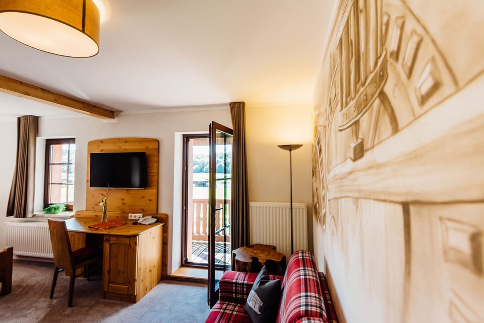 Double Room, Balcony, River View (Muehlen Room) | Living area | Flat-screen TV