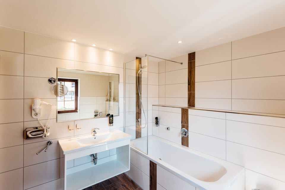 Double Room, Balcony, River View (Muehlen Room) | Bathroom | Hair dryer, towels, soap, toilet paper