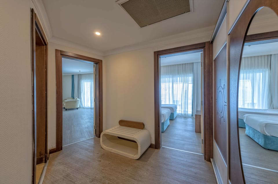 Suite Room | Free minibar, in-room safe, desk, laptop workspace