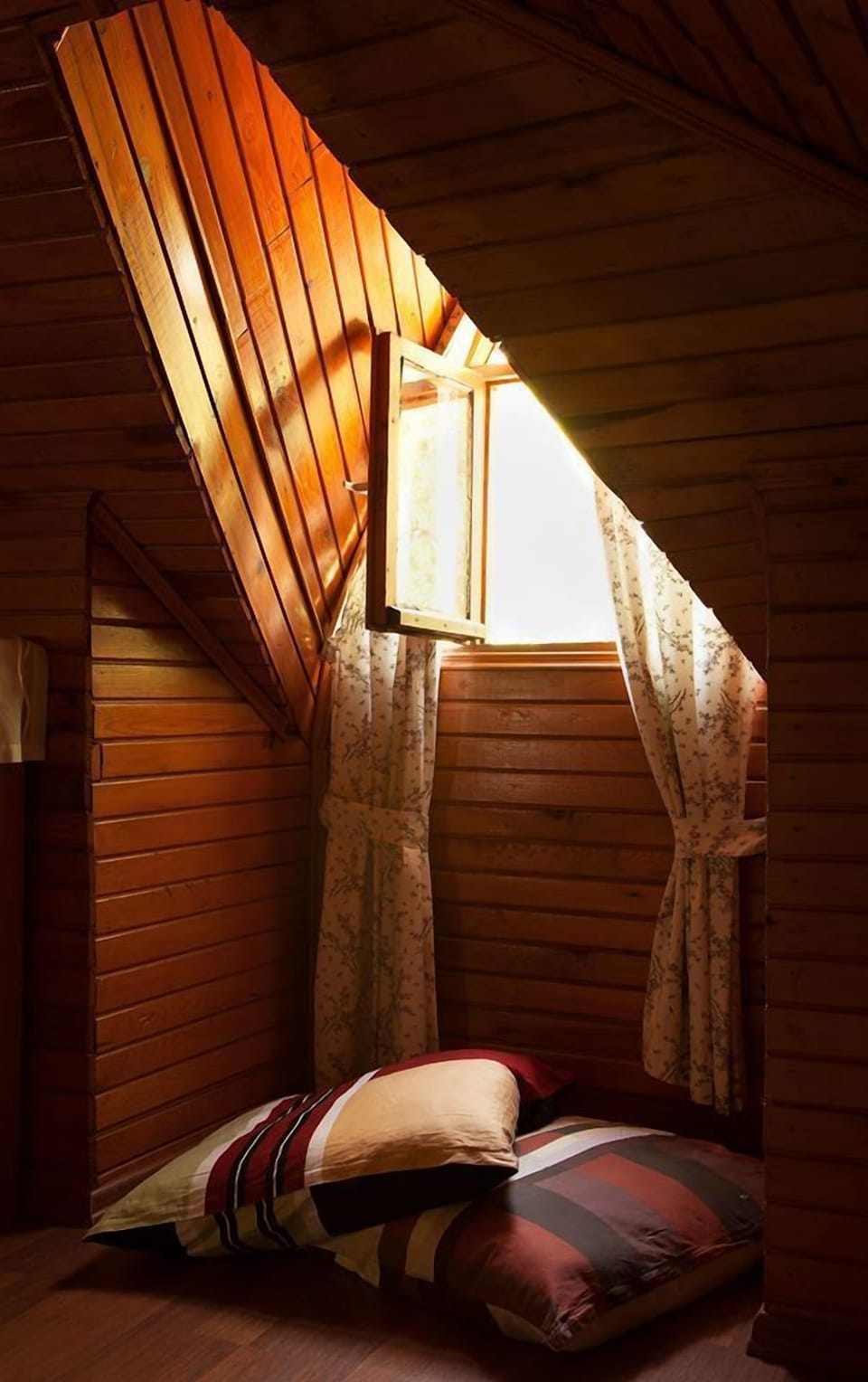 Triple Room (Attic) | Desk, soundproofing, free WiFi, bed sheets