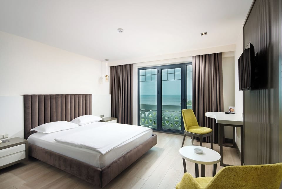Deluxe Double Room, Sea View | Minibar, in-room safe, desk, soundproofing
