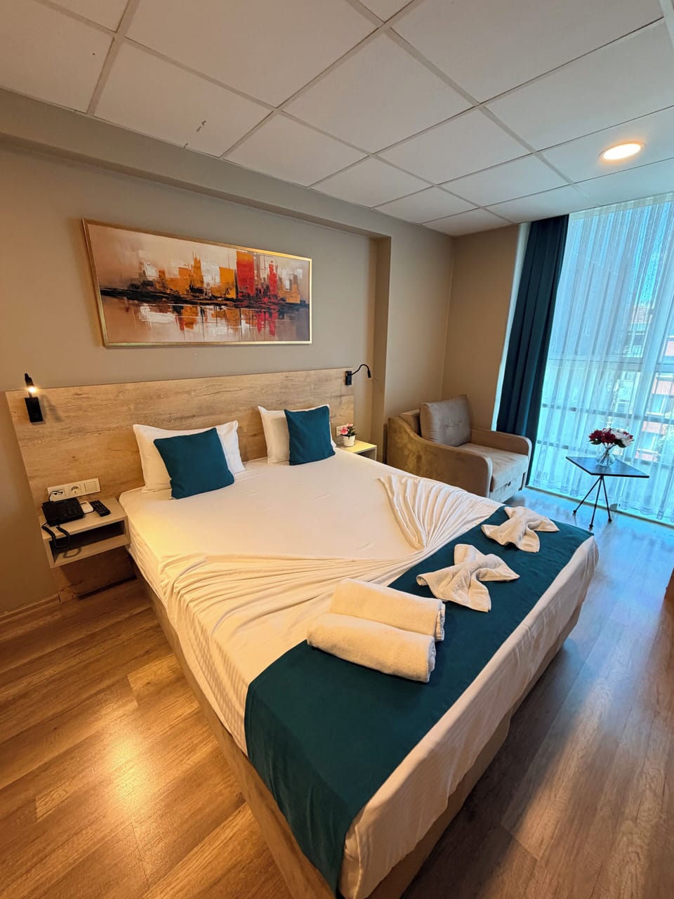 In-room safe, desk, soundproofing, WiFi (free)