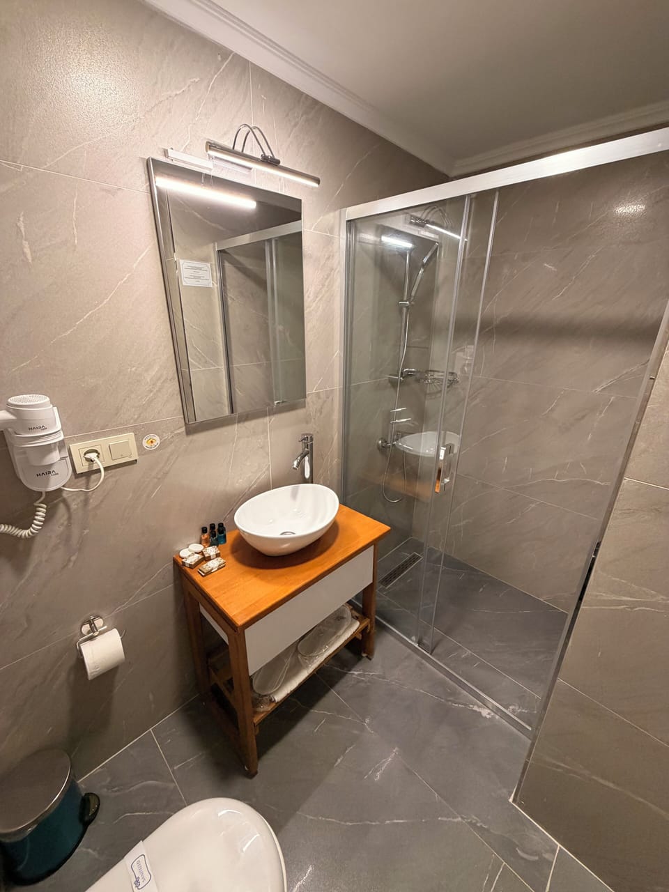 Shower, free toiletries, hair dryer, slippers