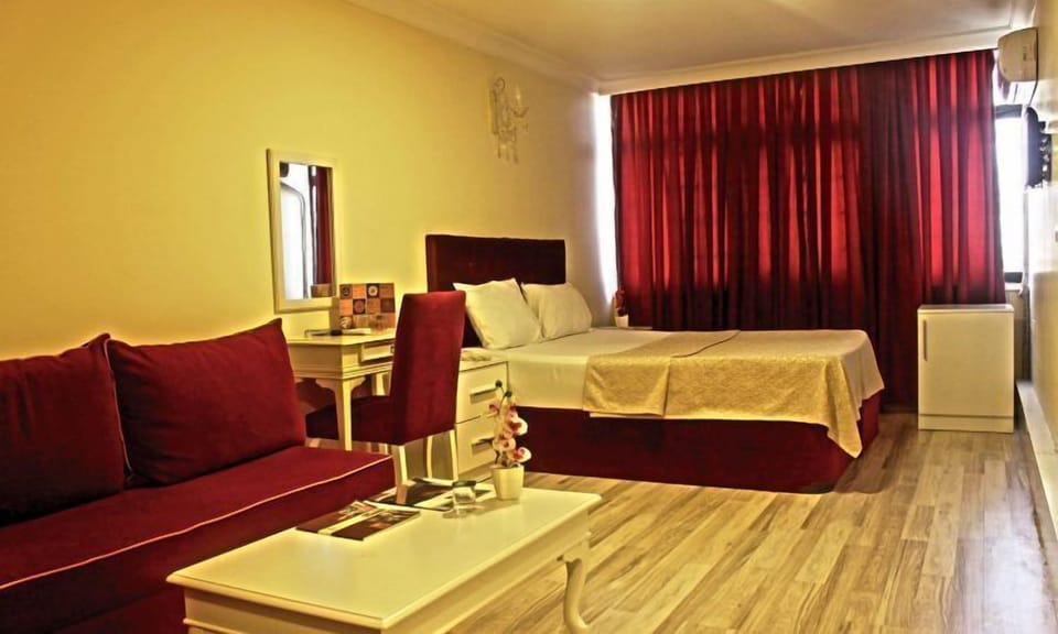 Standard Suite | Minibar, in-room safe, iron/ironing board, free WiFi