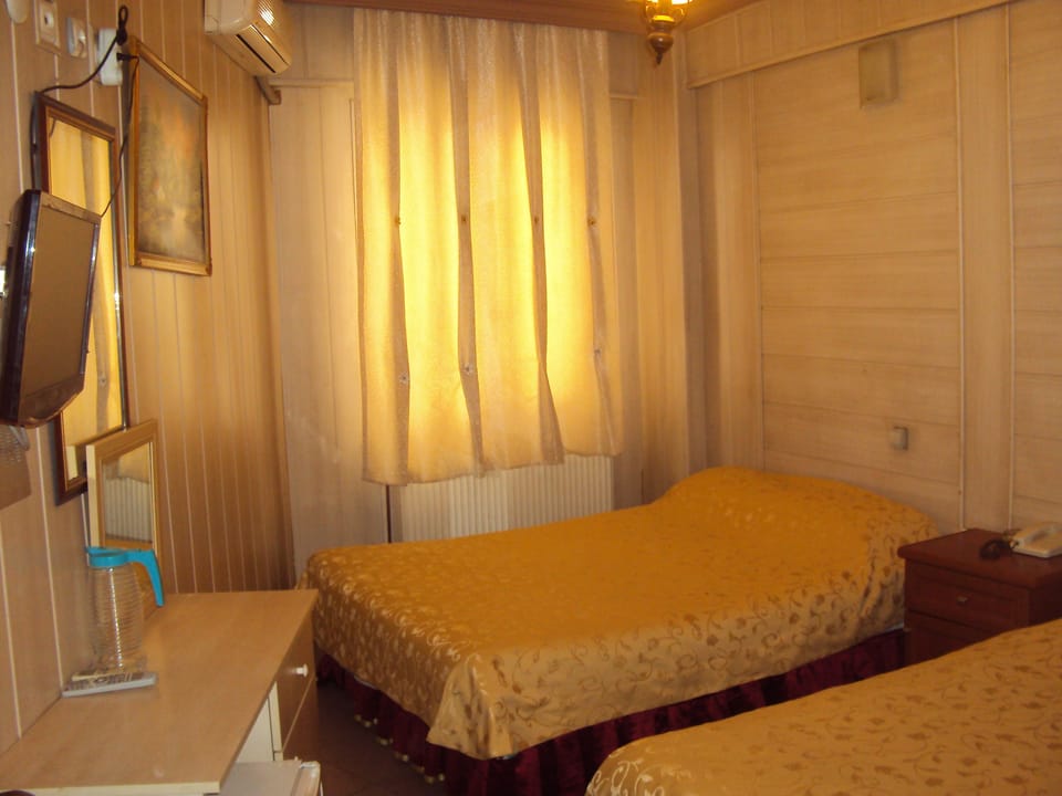 Standard Triple Room | Desk, free WiFi
