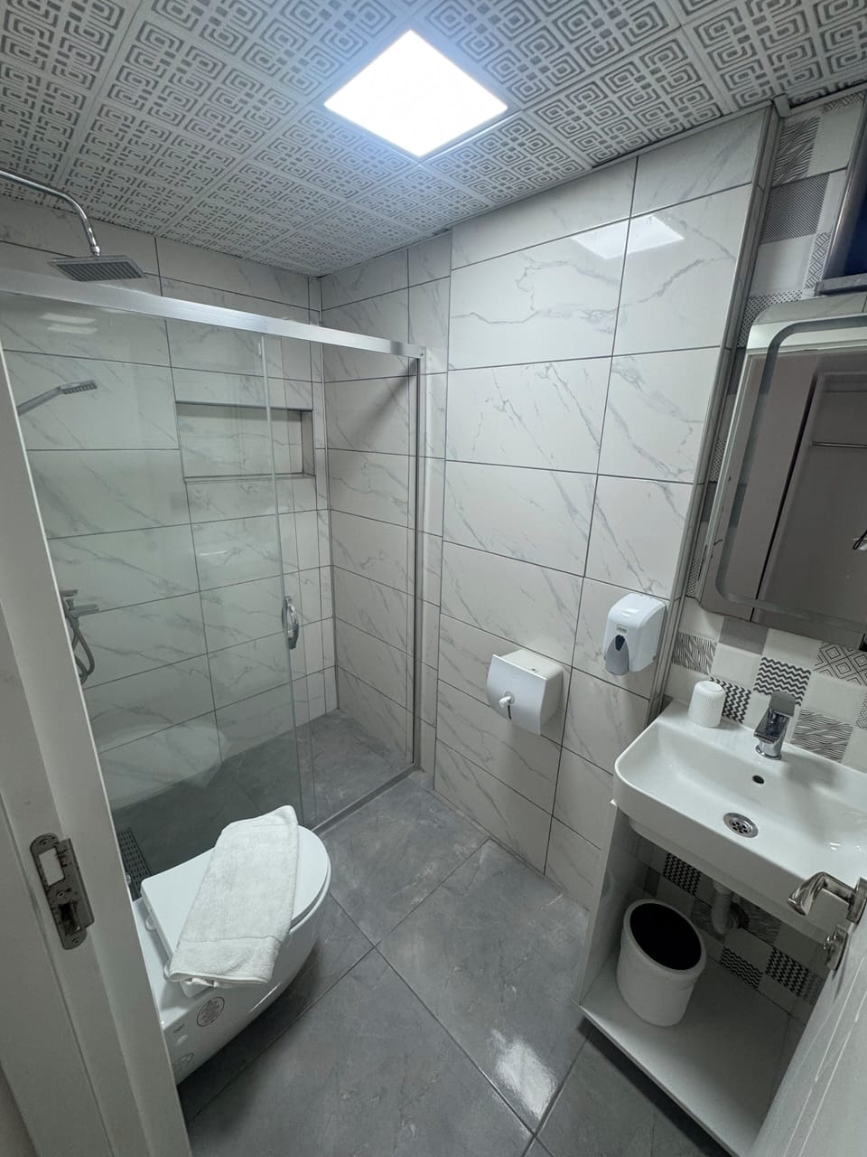 Standard Studio | Bathroom | Shower, hair dryer, slippers, towels