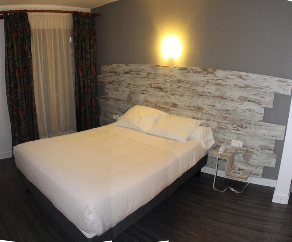 In-room safe, rollaway beds, free WiFi