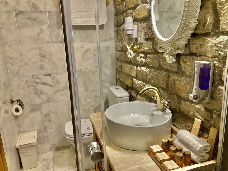 King Suite Room, Garden View | Bathroom | Shower, rainfall showerhead, hair dryer, slippers