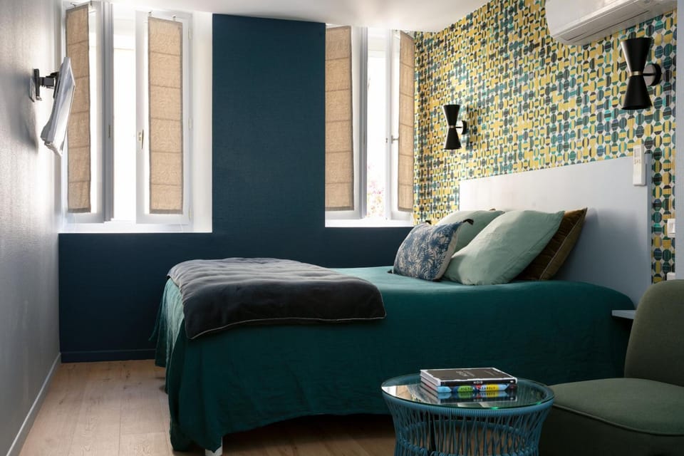 Individually furnished, soundproofing, free WiFi, bed sheets
