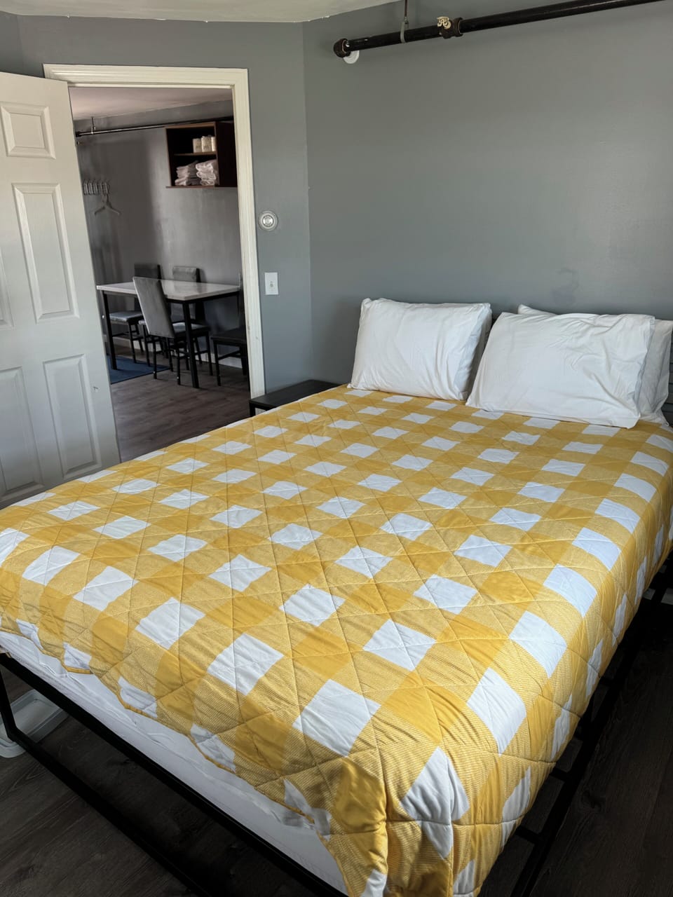 Suite, 1 Queen Bed, 2 Twins | 1 bedroom, WiFi, bed sheets