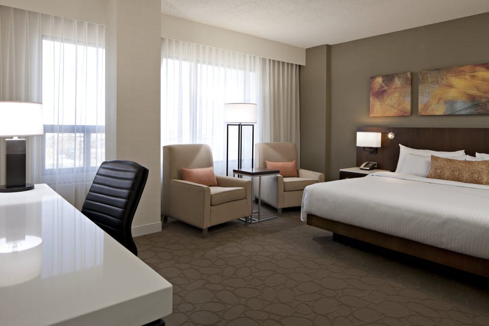 1 bedroom, premium bedding, desk, laptop workspace