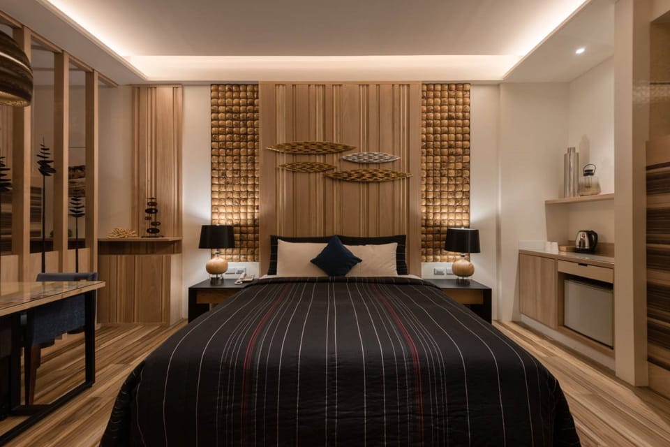 Classic Double Room | Desk, blackout drapes, soundproofing, rollaway beds