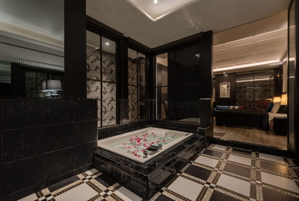 Family Quadruple Room | Deep soaking bathtub