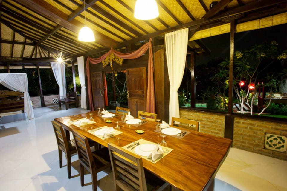 Villa, 3 Bedrooms | In-room dining